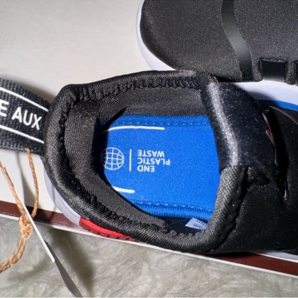 ADIDAS BLACK NMD 360 SLIP ON SNEAKERS. Kids size 6 - Picture 4 of 10